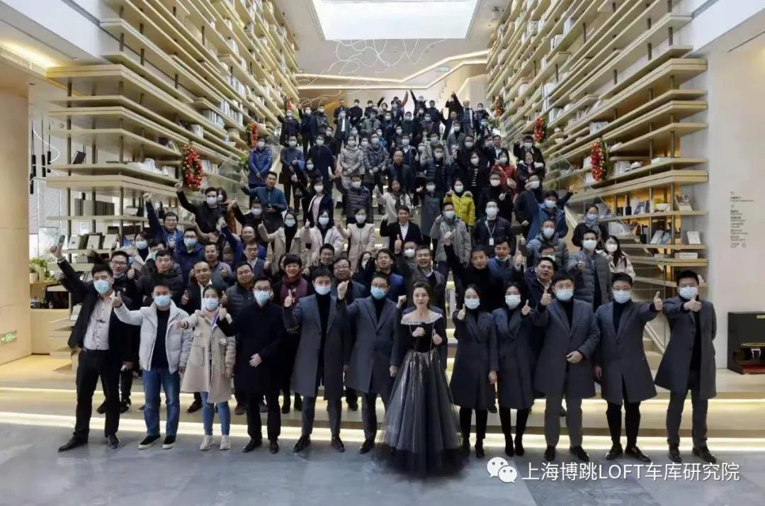临沂全国一百多人在华侨城汉口道6号参观研讨LOFT专利车库技术！